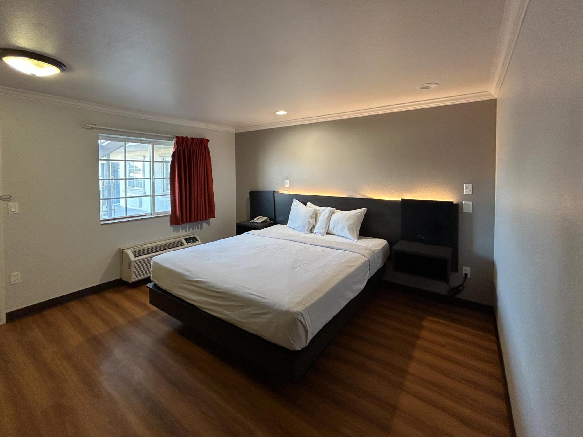 6 Mojave, Ca - Airport Hotel 2*