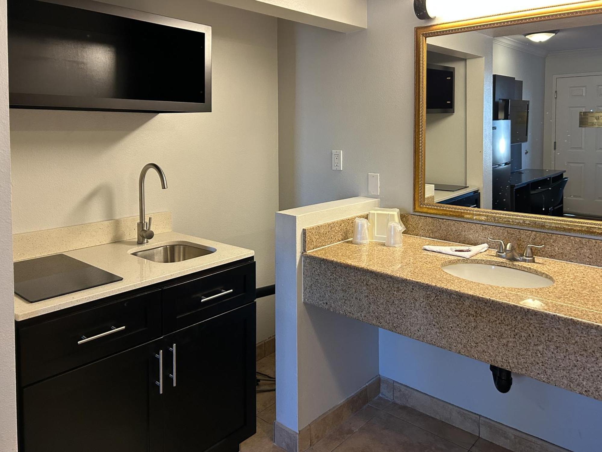 Hotel 6 Mojave, Ca - Airport 2*