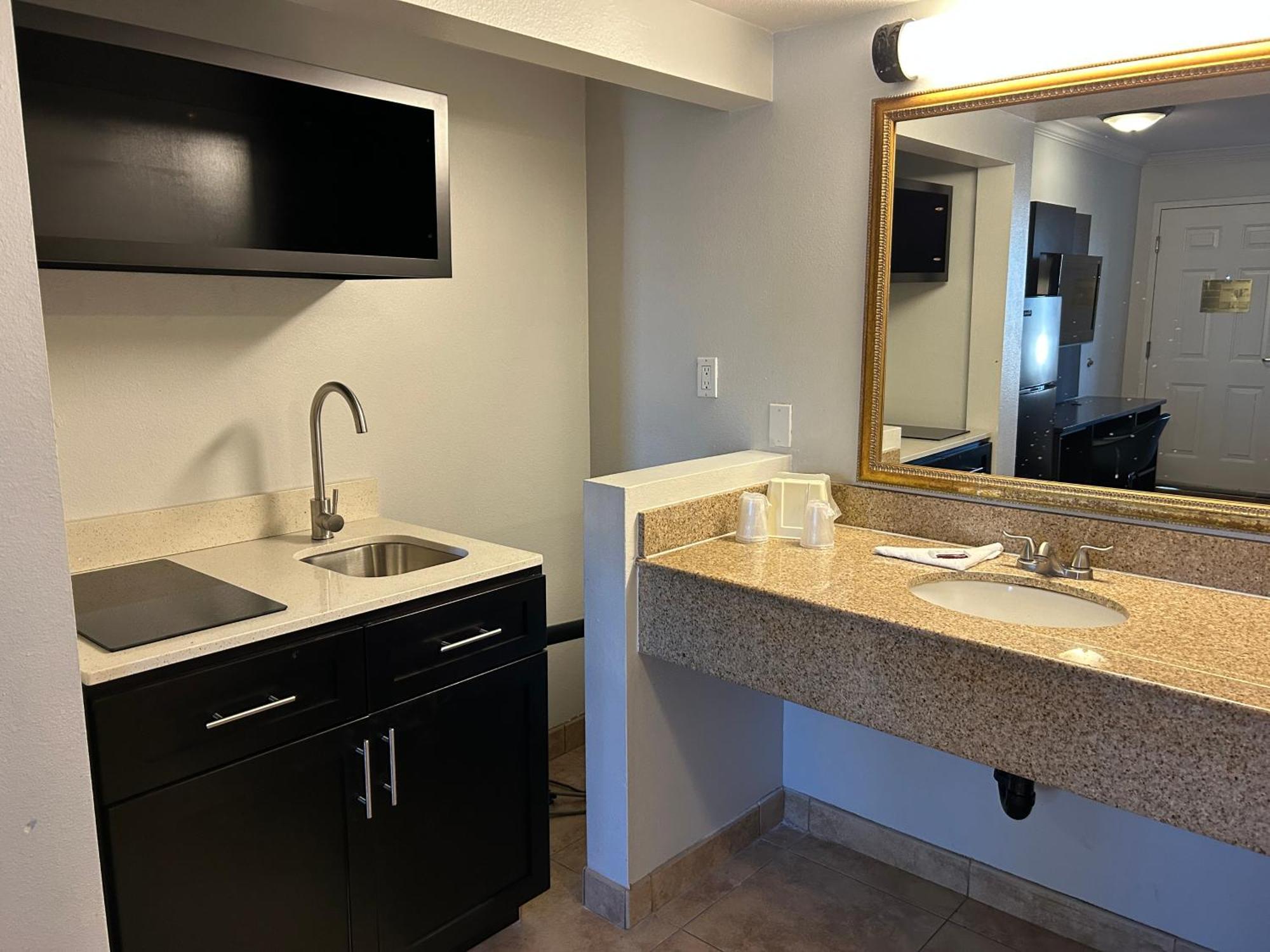 6 Mojave, Ca - Airport Hotel