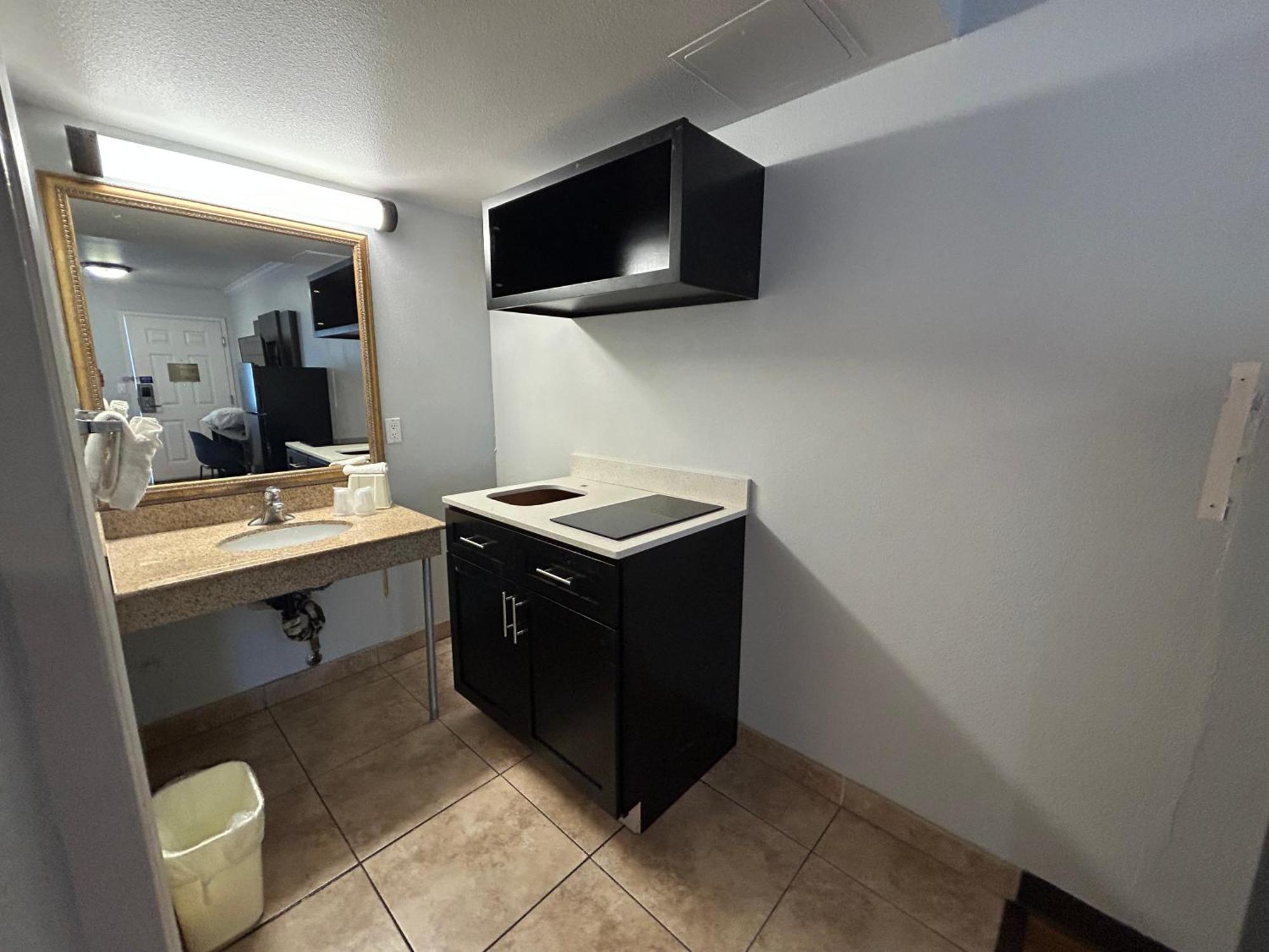 Hotel 6 Mojave, Ca - Airport 2*