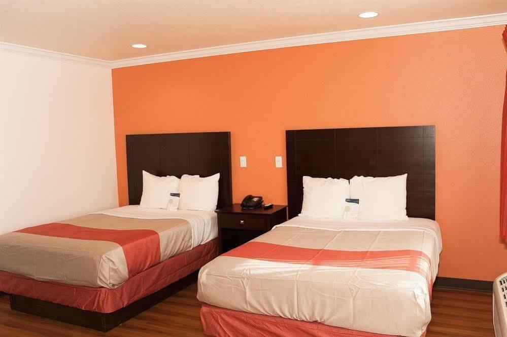 6 Mojave, Ca - Airport Hotel 2*