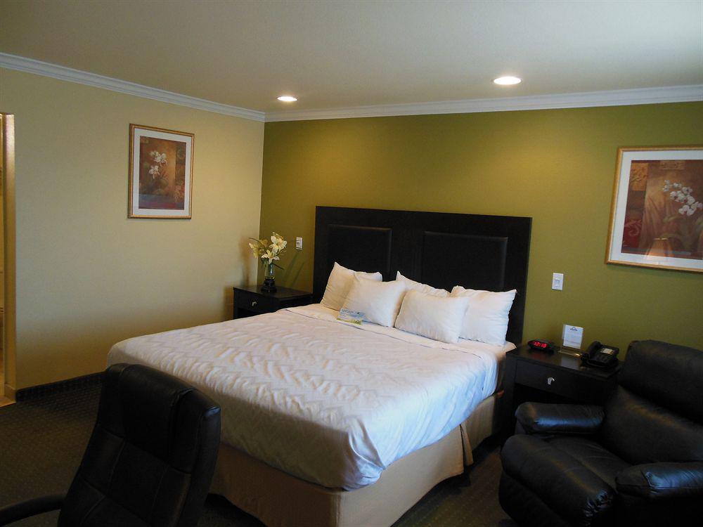 6 Mojave, Ca - Airport 2*